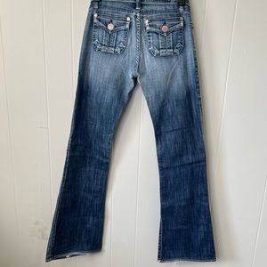 Women’s ROCK & REPUBLIC SCORPION scrqu jeans.  Size 26.  Flair legs